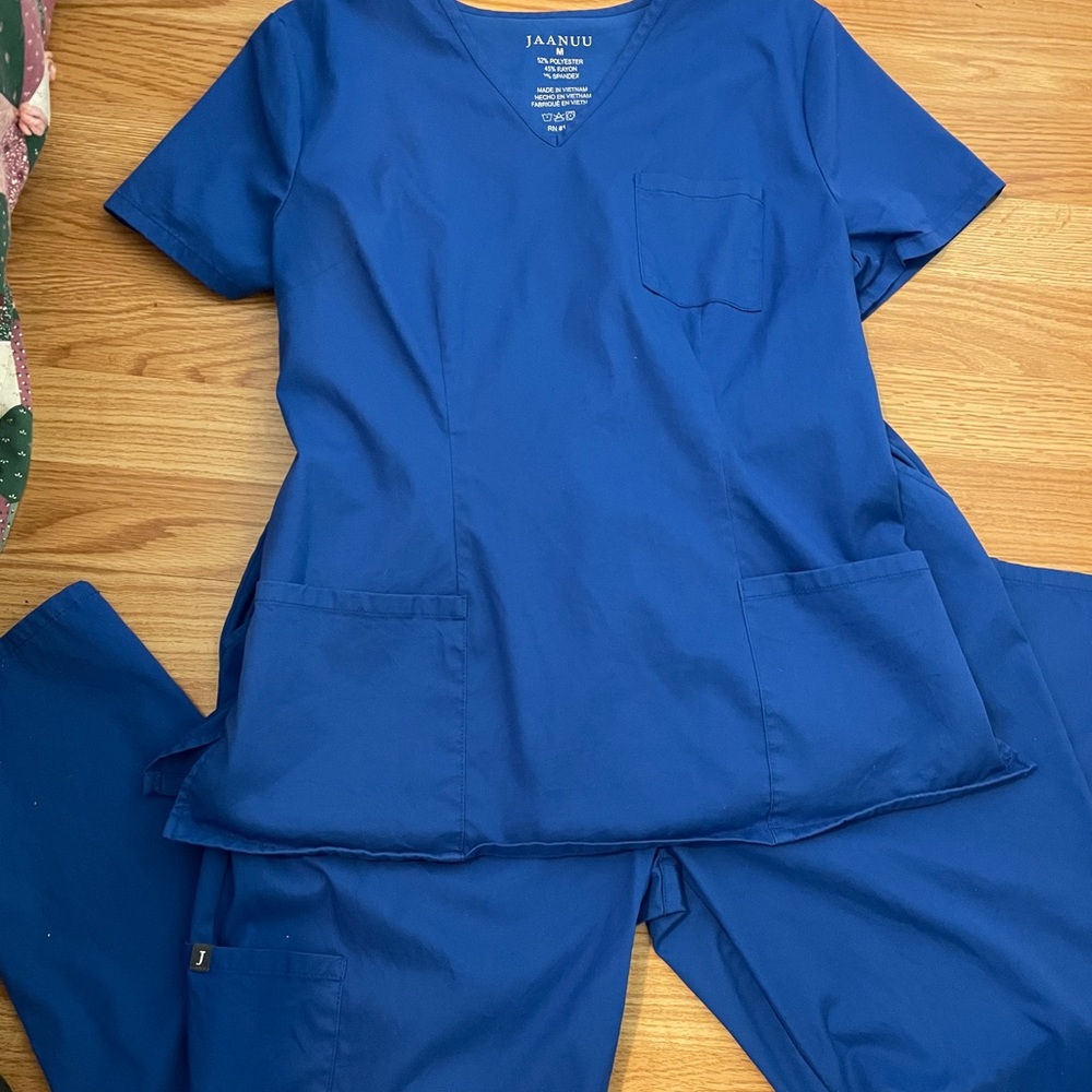 Scrubs set top and bottom